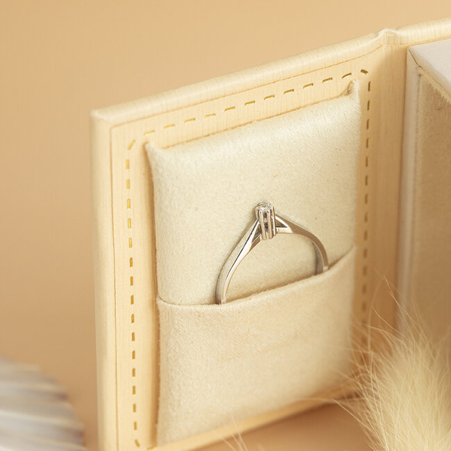 White gold solitaire ring with diamond 14 karat *new