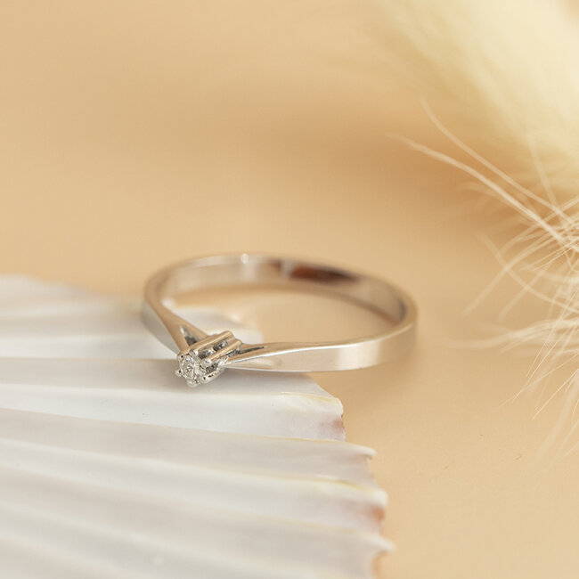 White gold solitaire ring with diamond 14 karat *new