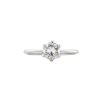 Solitaire ring with diamond
