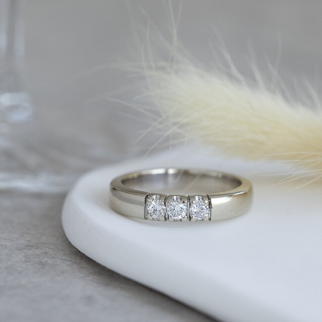 Witgouden memoire ring met diamant 14 karaat