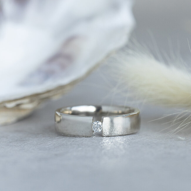 White gold clamp ring with diamond 14 karat