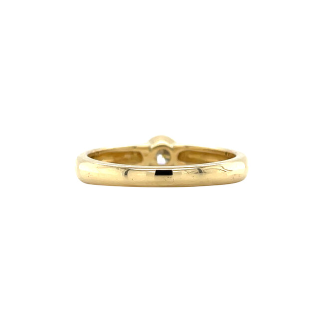 Gold solitaire ring with diamond 18 karat