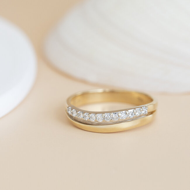 Goldener Ring mit Diamant 18 Karat
