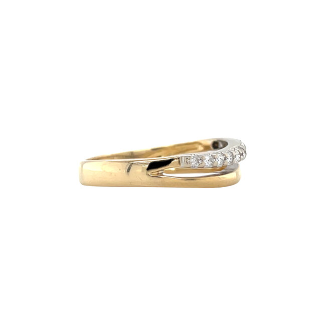 Goldener Ring mit Diamant 18 Karat