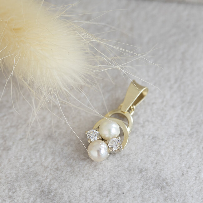 Gold pendant with pearl and zirconia 14 karat