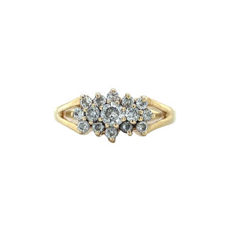 Gold ring with zirconia
