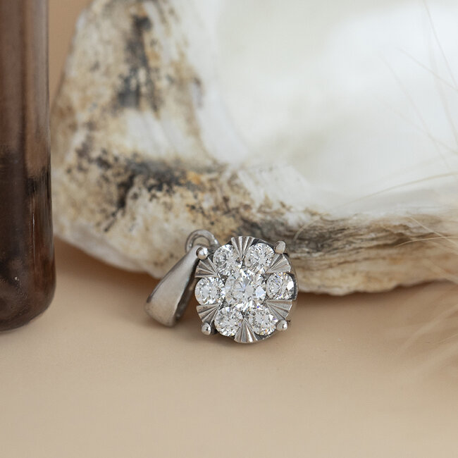 Weißgoldener Anhänger mit Diamant 14 Karat