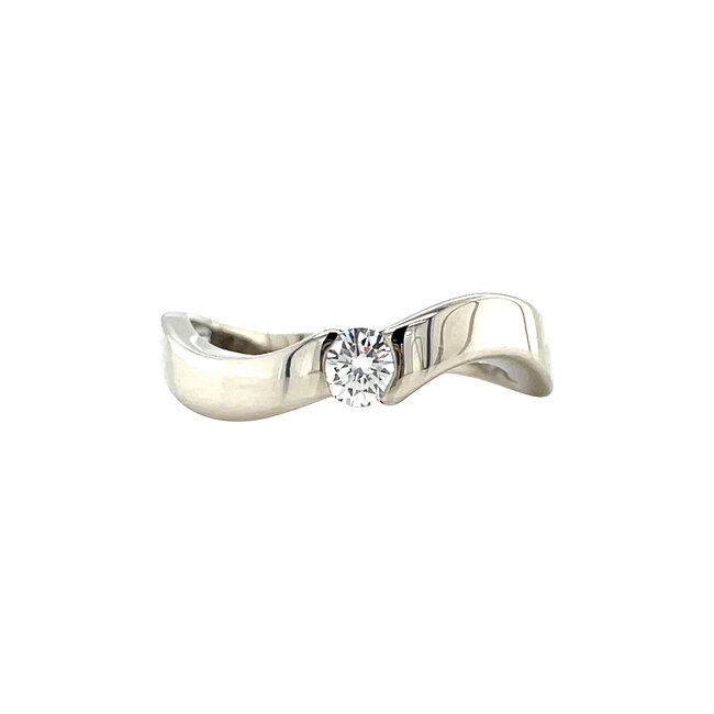 White gold ring with diamond 14 karat