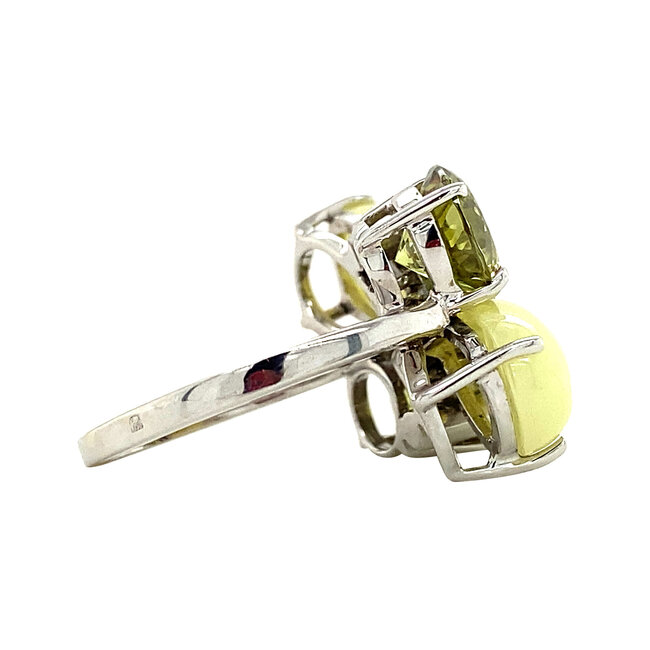 Witgouden ring met groene kleursteen en diamant 18 krt