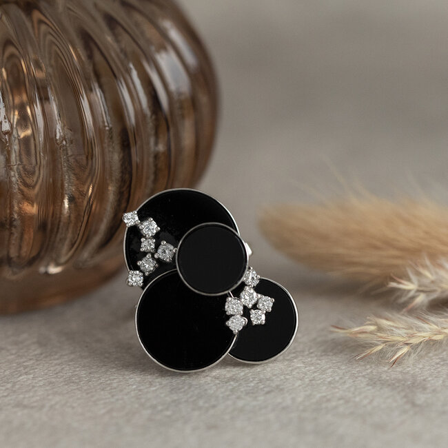 Witgouden design ring met onyx en diamant 14 karaat