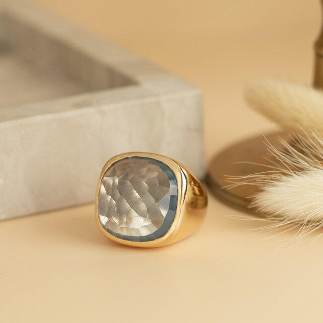 Roségoldener Ring mit Spinell 18 Karat