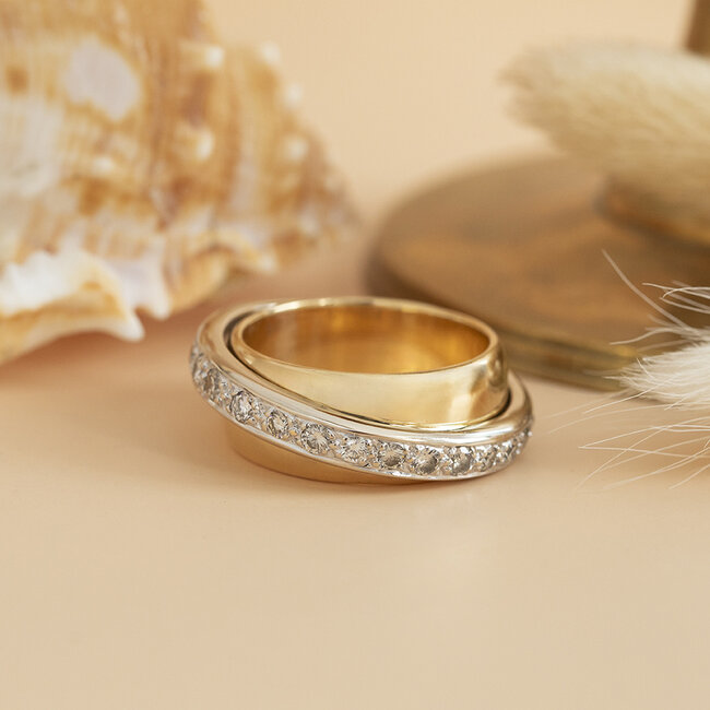 Goldener Ring mit Diamant 18 Karat