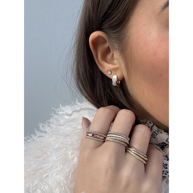 Goldene Creolen mit Diamant 14 Karat