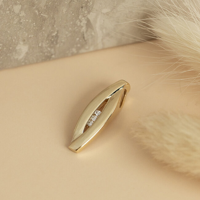 Goldener Anhänger mit Diamant 14 Karat