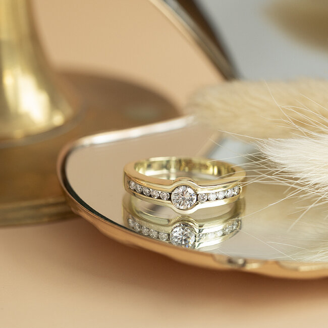 Gouden ring met diamant 14 karaat