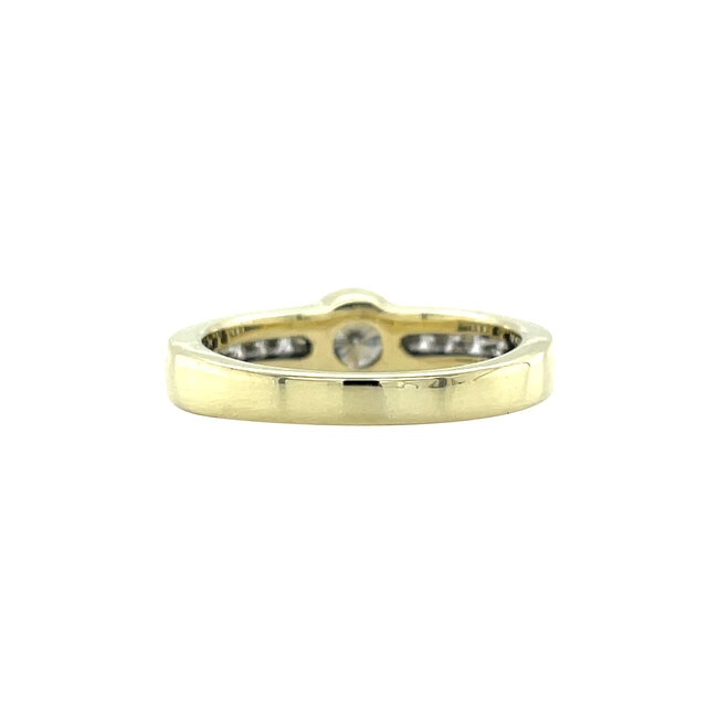 Goldener Ring mit Diamant 14 Karat