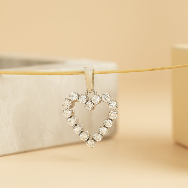 White gold heart pendant with diamond 18 karat