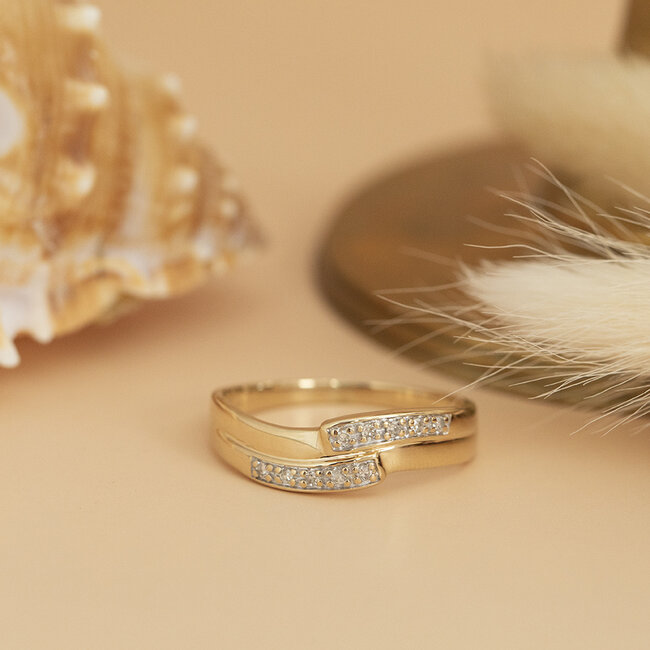 Goldener Ring mit Diamant 14 Karat