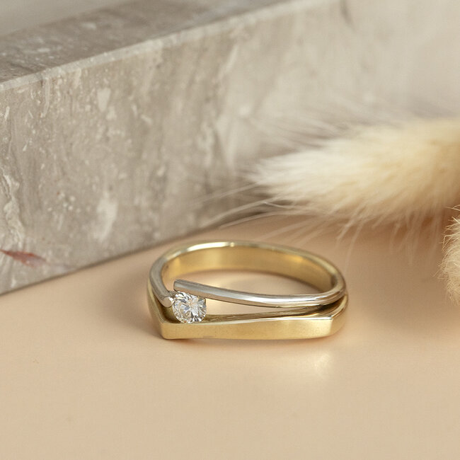 Gouden ring met diamant 14 karaat