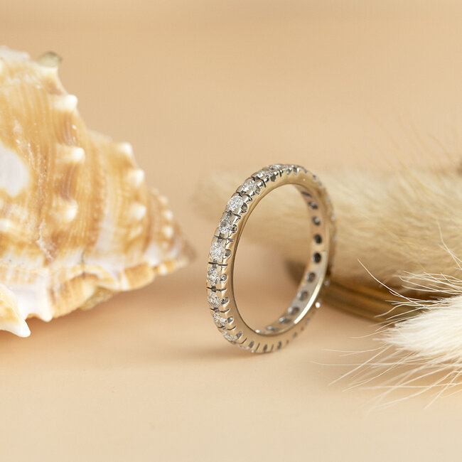 White gold alliance ring with diamond 18 karat