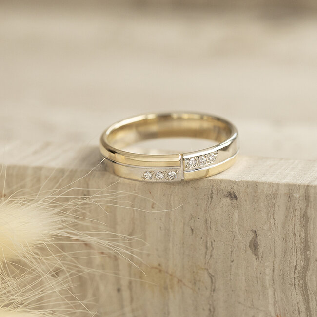 Gold ring with diamond 14 karat