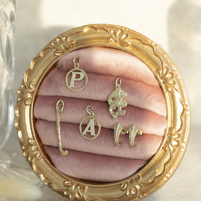 Gold pendant hockey stick 14 karat