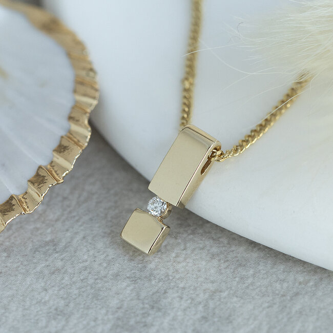 Gold necklace with diamond pendant 47 cm 14 karat