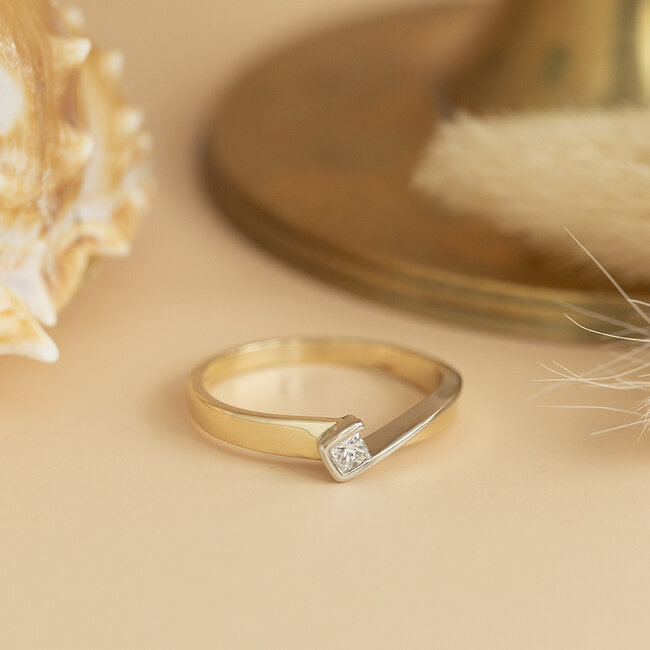 Gold ring with diamond 14 karat