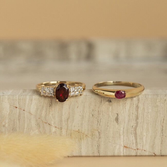 Ring with garnet and zirconia 14 karat