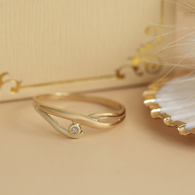 Gold ring with diamond 14 karat