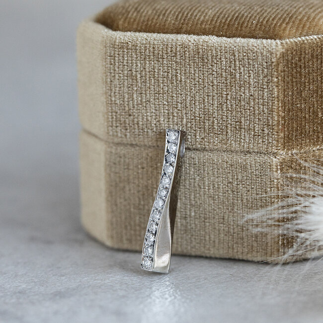 Witgouden hanger met diamant 14 karaat