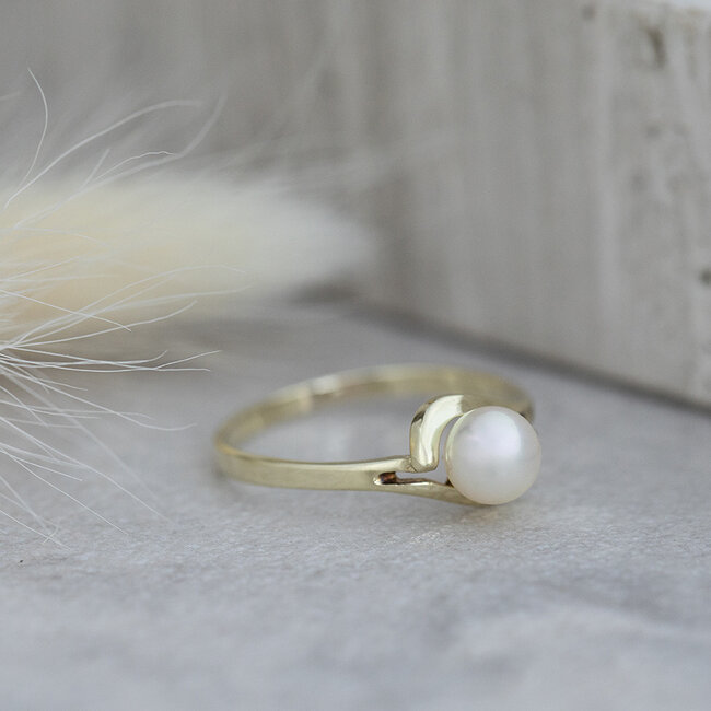 Goldener Ring mit Perle 14 Karat