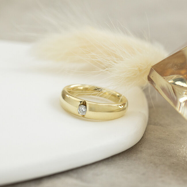 Gouden ring met diamant 14 karaat