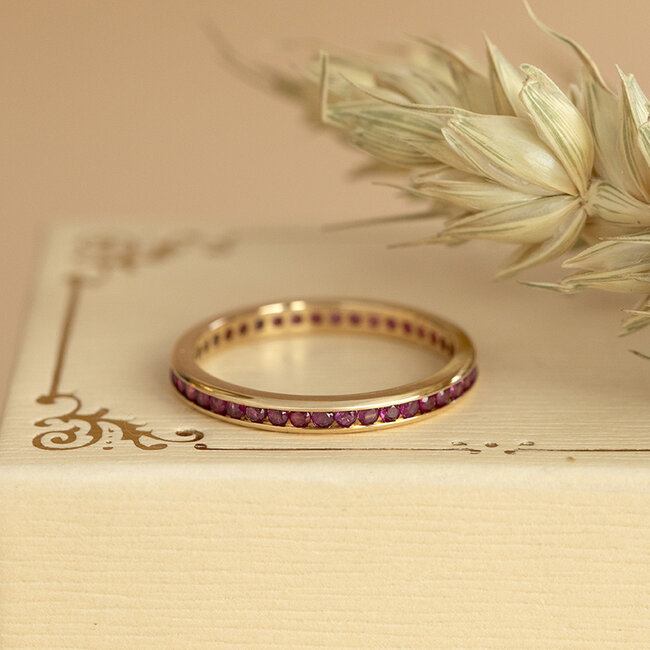 Gold alliance ring with ruby 18 karat