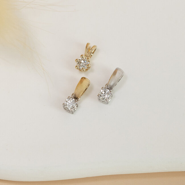 Weißgoldener Solitäranhänger mit Diamant 18 Karat* neu