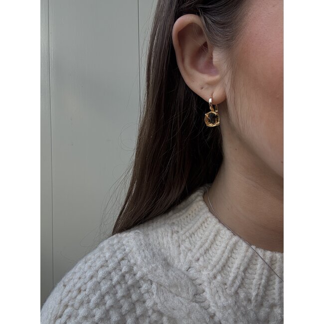 Gold ear jewelry with colored gemstone 18 karat