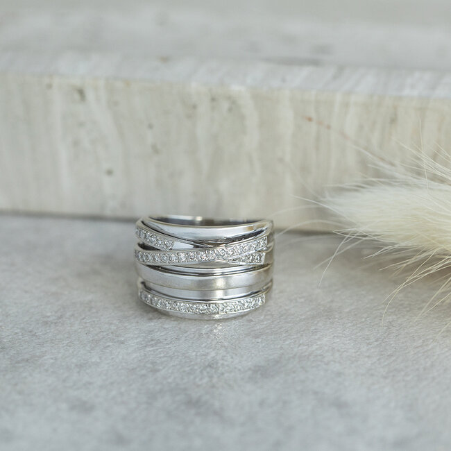 Witgouden ring met diamant 14 karaat