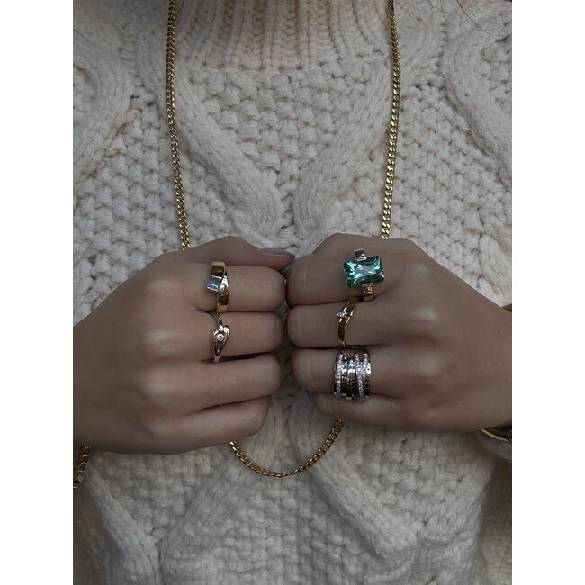 Goldener Ring mit Diamant 14 Karat