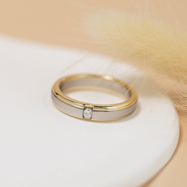 Gold ring with diamond 14 karat