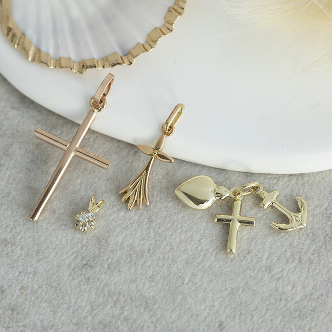 Gold pendant faith, hope and love 14 karat