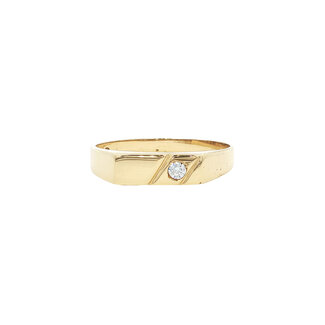 Golden signet ring zirconia