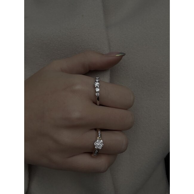 Gold rosette ring with diamond 14 karat