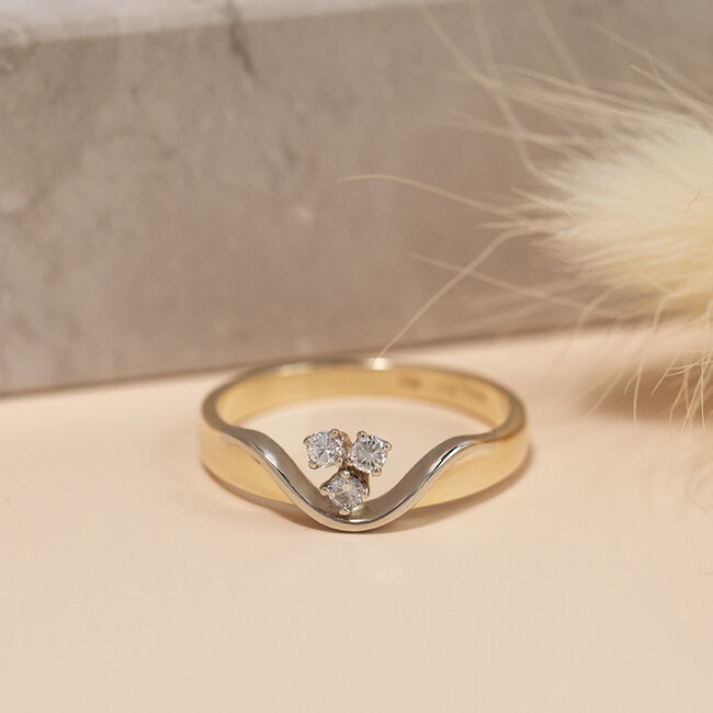 Goldener Ring mit Diamant 14 Karat