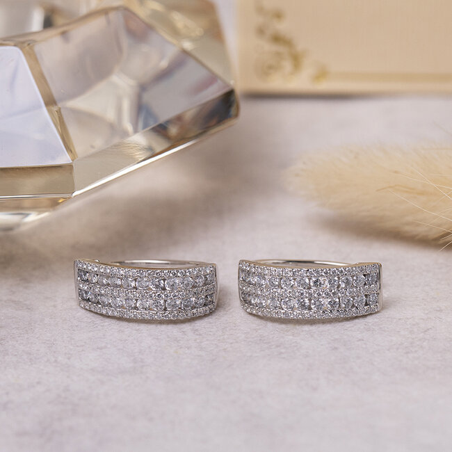 Witgouden oorsieraden met diamant 14 karaat