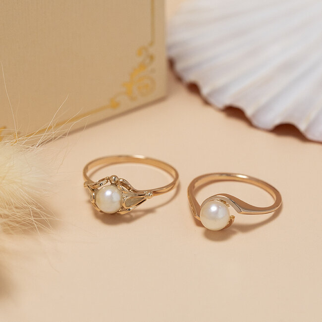 Rose gold ring with pearl 14 karat