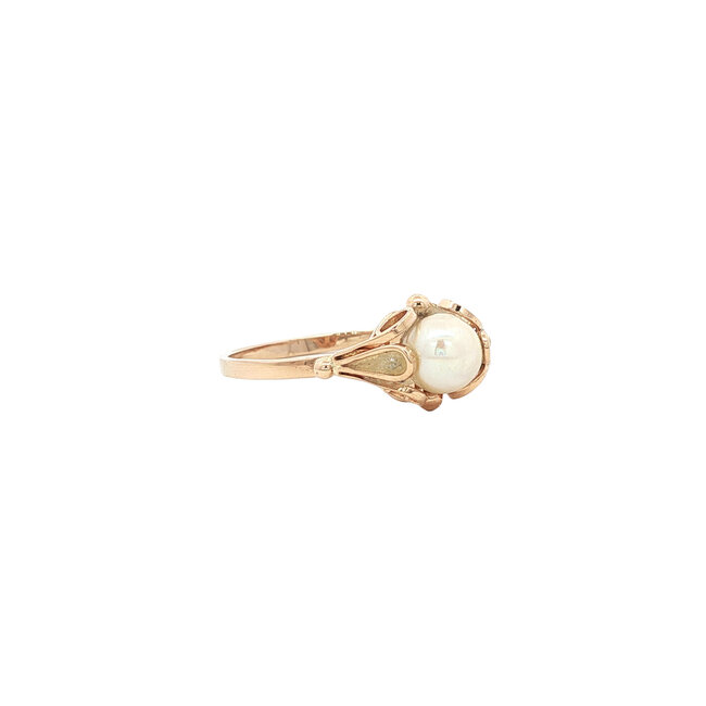Rose gold ring with pearl 14 karat