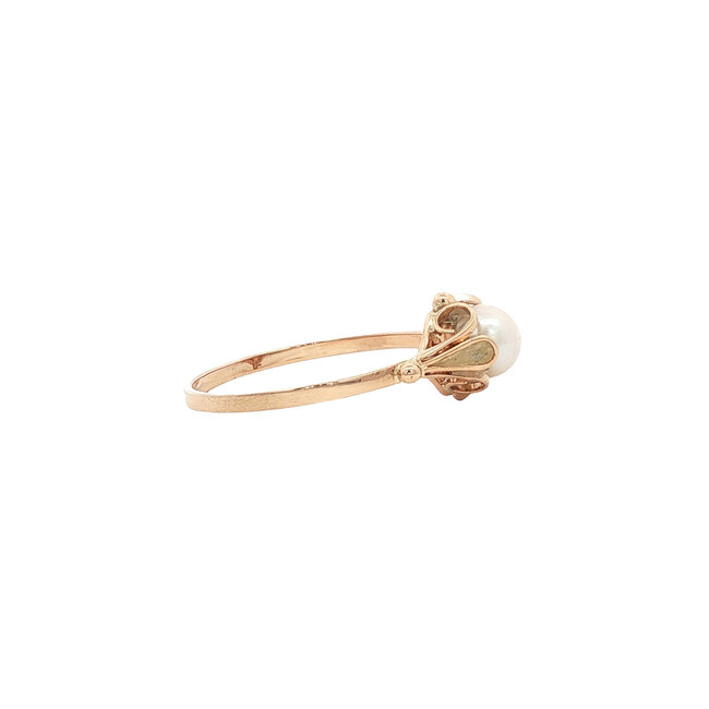 Rose gold ring with pearl 14 karat