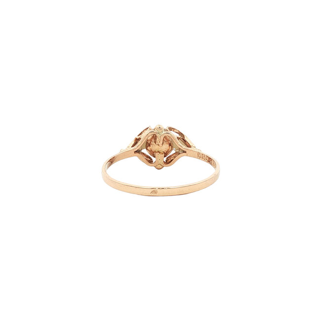 Rose gold ring with pearl 14 karat