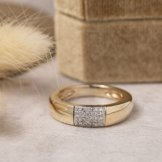 Goldener Ring mit Diamant 14 Karat