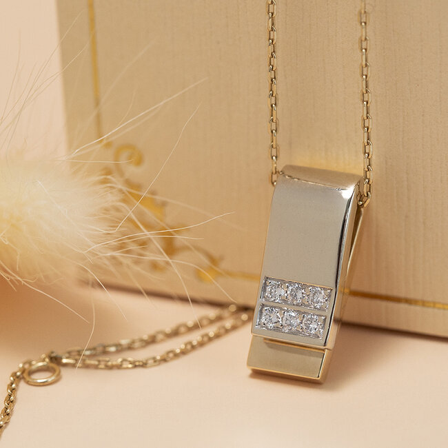 Goldener Anhänger mit Diamant von Le chic 18 Karat